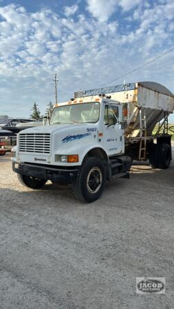 1991 INTERNATIONAL 1900 DIESEL FERTILIZER TENDER