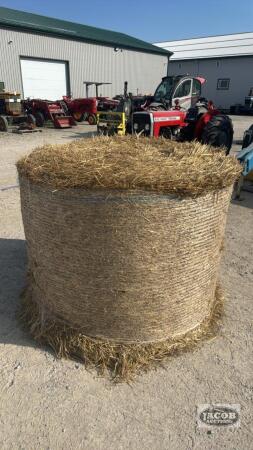 25-4X5 ROUND BALES OF STRAW