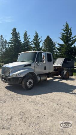 2005 INTERNATIONAL 4400 SINGLE AXLE DIESEL TRUCK