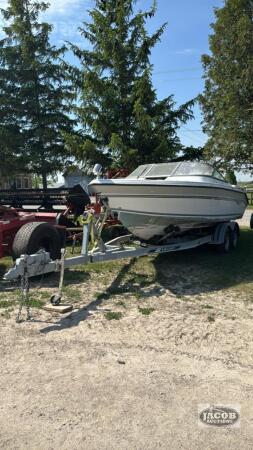 2000 DORAL VANTAGE 230 BOAT WITH GALV. TRAILER