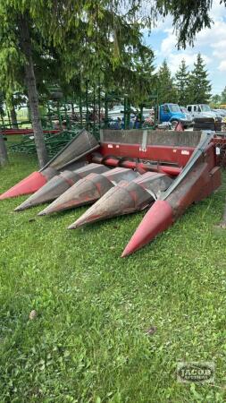 INTERNATIONAL 843 4 ROW CORN HEAD