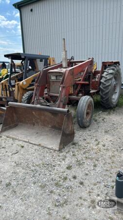 INTERNATIONAL 574 DIESEL WITH LOADER