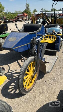 CUSTOM MOTOR BIKE WITH SIDE CART