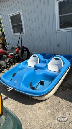 2 ADULTS + 2 CHILDREN POLY PEDAL BOAT