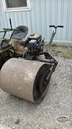 SELF PROPELLED WALK BEHIND 24IN LAWN ROLLER