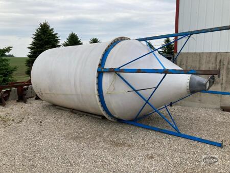 OFFSITE: PRAIRIE PRIDE 7 TON POLY FEED BIN