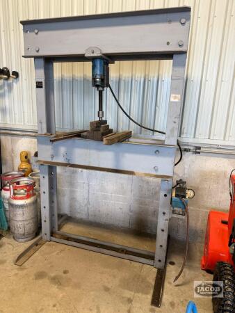 OFFSITE: HD 50 TON PNEUMATIC SHOP PRESS