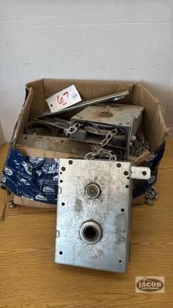 (4) OVERHEAD DOOR CHAIN LIFT ASSEMBLIES