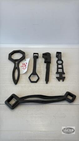 ASSORTED LOT OF VINTAGE WRENCHES