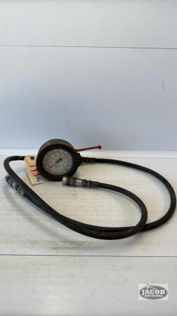VOLVO PRESSURE GAUGE