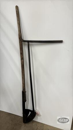CLAM POST HOLE DIGGER