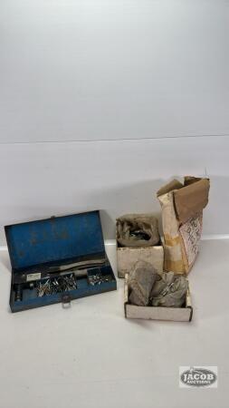 RIVET GUN WITH QUANTITY OF RIVETS