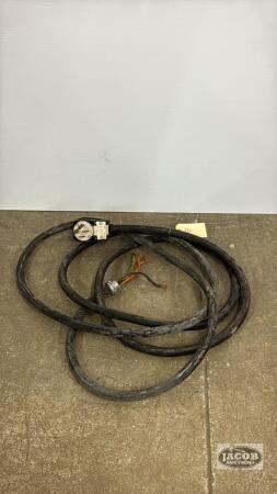 18FT PIECE OF 8/4 CABTIRE