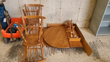 Maple Table and 4 Chairs w/Leaf