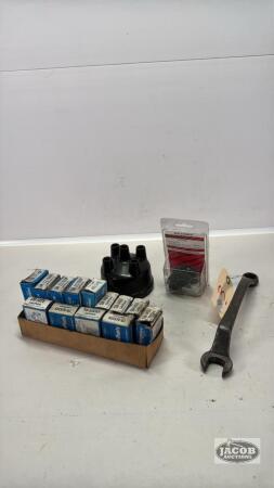 ASSORTED FORD TRACTOR PARTS LOT