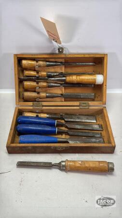 QUANTITY OF WOOD CHISELS