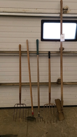 2 Forks, 2 Garden Hoes, Post Hole Shovel