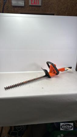 BLACK AND DECKER 22IN ELECTRIC HEDGE TRIMMER