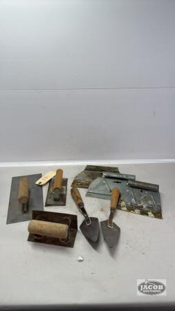 ASSORTED LOT OF TROWLER AND CONCRETE EDGER