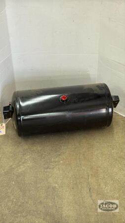 JWP J1205 AIR TANK OFF A TRUCK