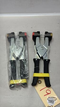 (2) CAISLEY EAR TAG APPLICATORS