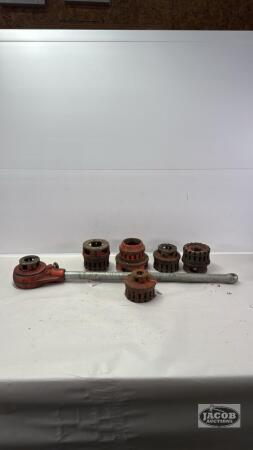 RIDGID RATCHETING HAND PIPE THREADER