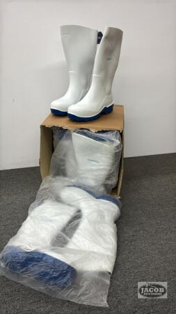 (5) PAIRS OF SIZE 9 TORENNA RUBBER BOOTS