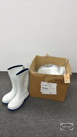 (3) PAIRS OF SIZE 7 1/2 TORENNA RUBBER BOOTS