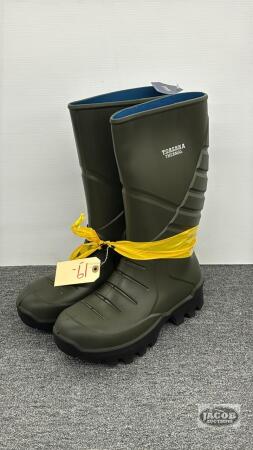 (1) PAIR SIZE OF 14 THERMAL TORENNA RUBBER BOOTS