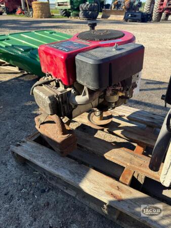 BRIGGS AND STRATTON 14.5HP GAS MOTOR