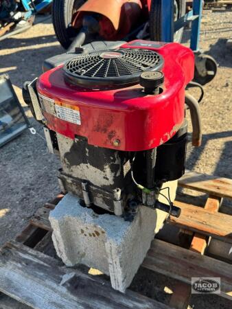 BRIGGS AND STRATTON 17HP GAS MOTOR