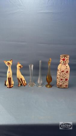 (4) VASES AND (2) CAT FIGURINES