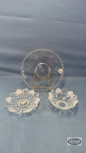 10IN GLASS PLATE AND (2) GLASS BOWLS