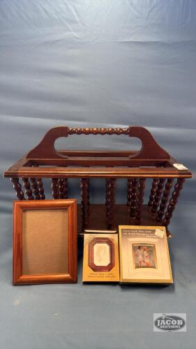 WOODEN MAGAZINE RACK