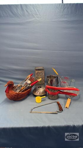 KITCHENWARE LOT
