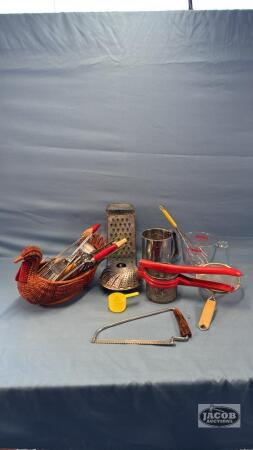 KITCHENWARE LOT