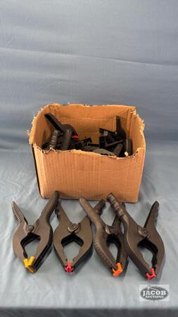 QUANTITY OF PLASTIC SQUEEZE CLAMPS