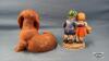 2 FIGURINES - 3
