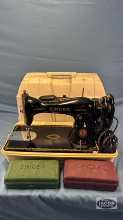 OLDER SINGER SEWING MACHINE IN PLASTIC CASE