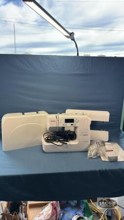 JANOME ELECTRIC SEWING MACHINE