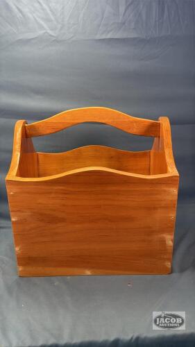 PINE MAGAZINE RACK