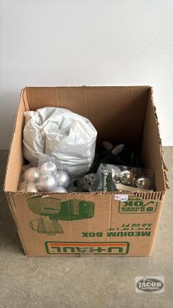 QUANTITY OF CHRISTMAS DECORATIONS AND LIGHTS