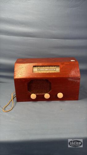 DEFOREST TABLE TOP RADIO IN PLYWOOD CASE