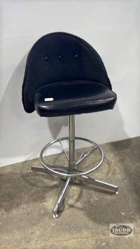 BLACK VINYL BAR STOOL