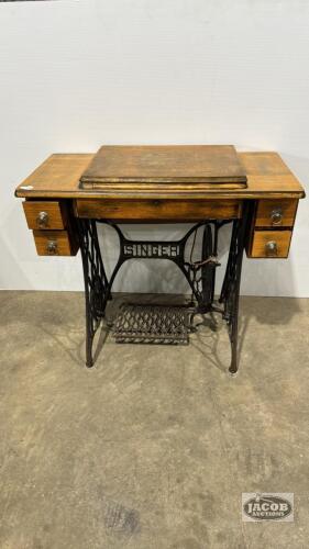 SINGER TREDDLE SEWING MACHINE