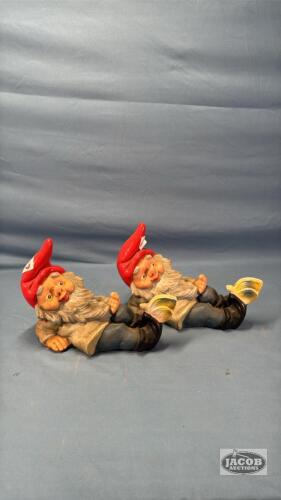 (2) LAWN NOMES