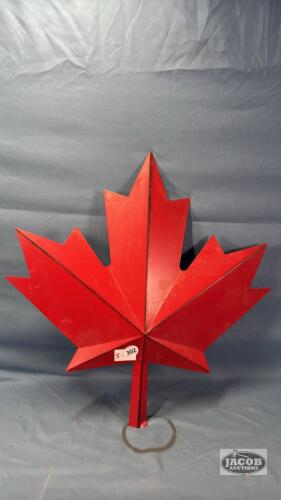TIN MAPLE LEAF WALL ART