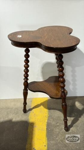 REFINISHED PARLOUR TABLE WITH TURNED LEGS