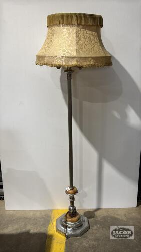 FLOOR LAMP