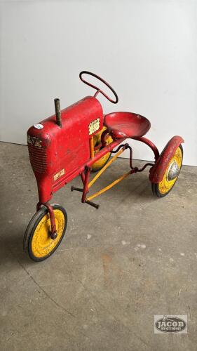 METAL SUPER W-6 PEDAL TRACTOR